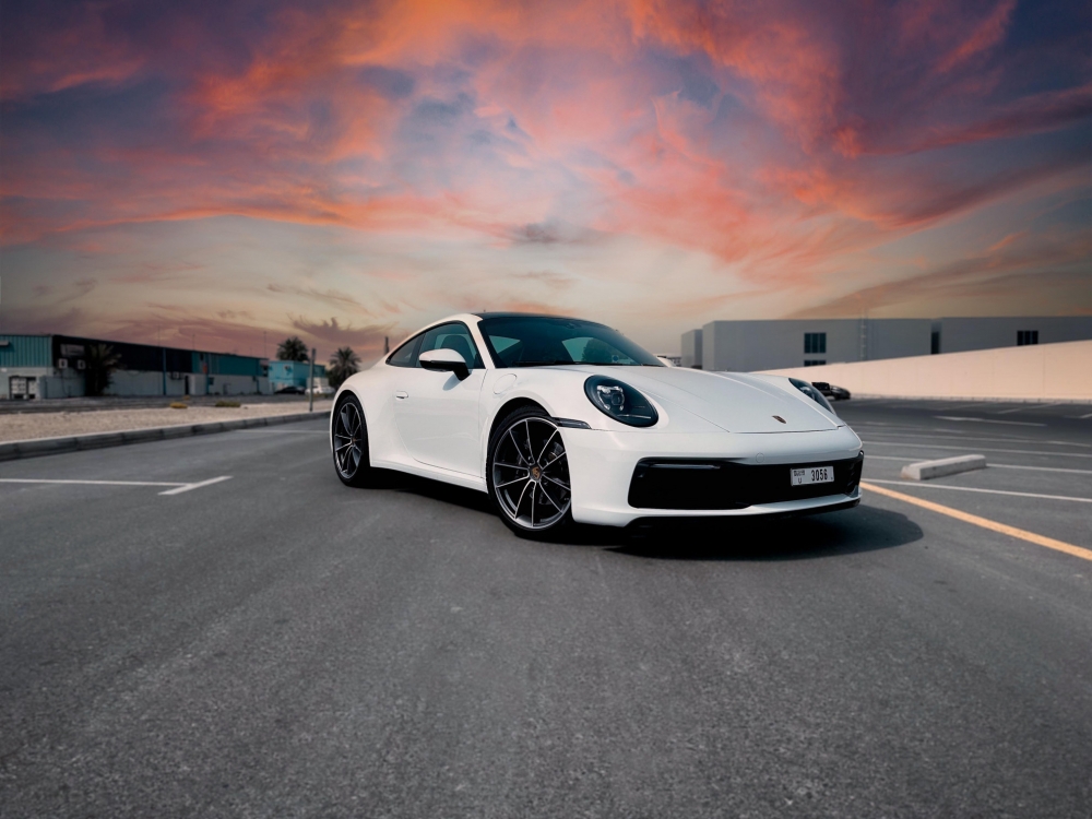 Beyaz Porsche 911 Carrera 2021