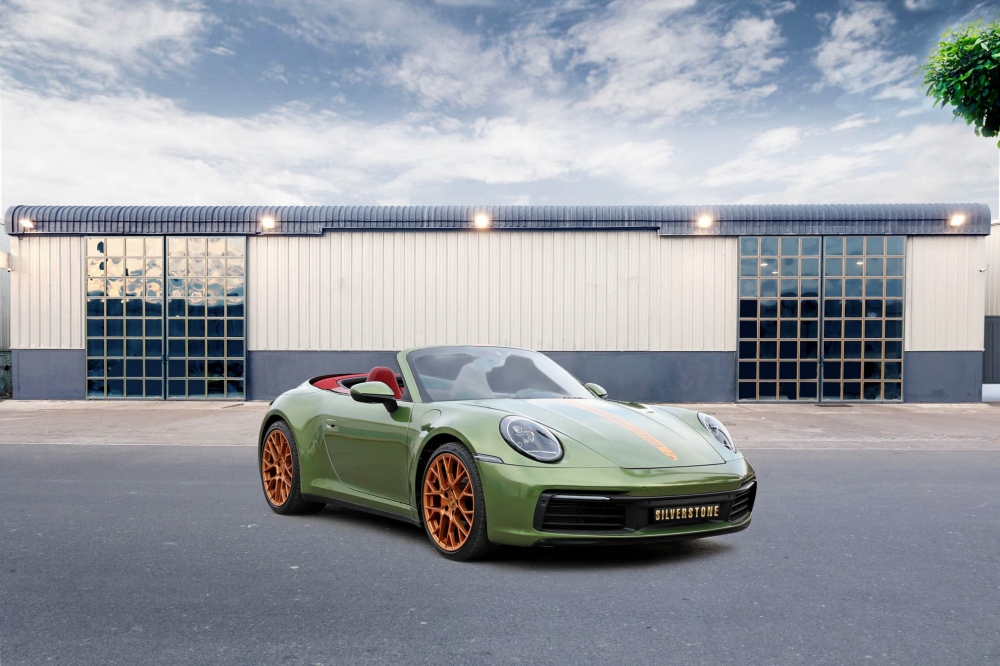 Green Porsche 911 Carrera S Spyder 2022