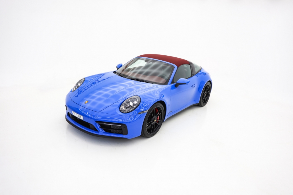 Mavi Porsche 911 Targa 4 GTS Spyder 2023