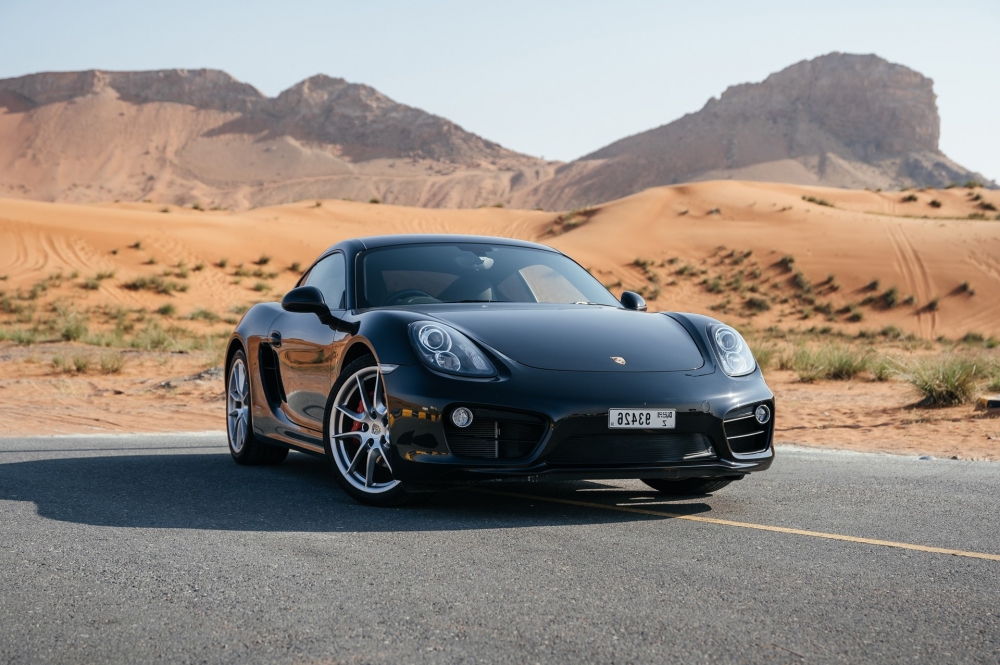 Black Porsche 718 Cayman 2020