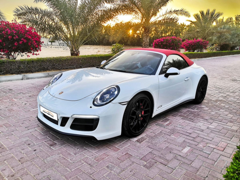 blanc Porsche 911 4 GTS 2019