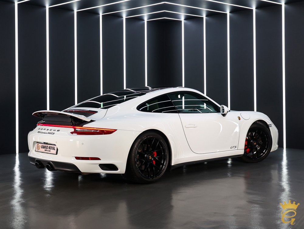 White Porsche 911 Carrera GTS 2019