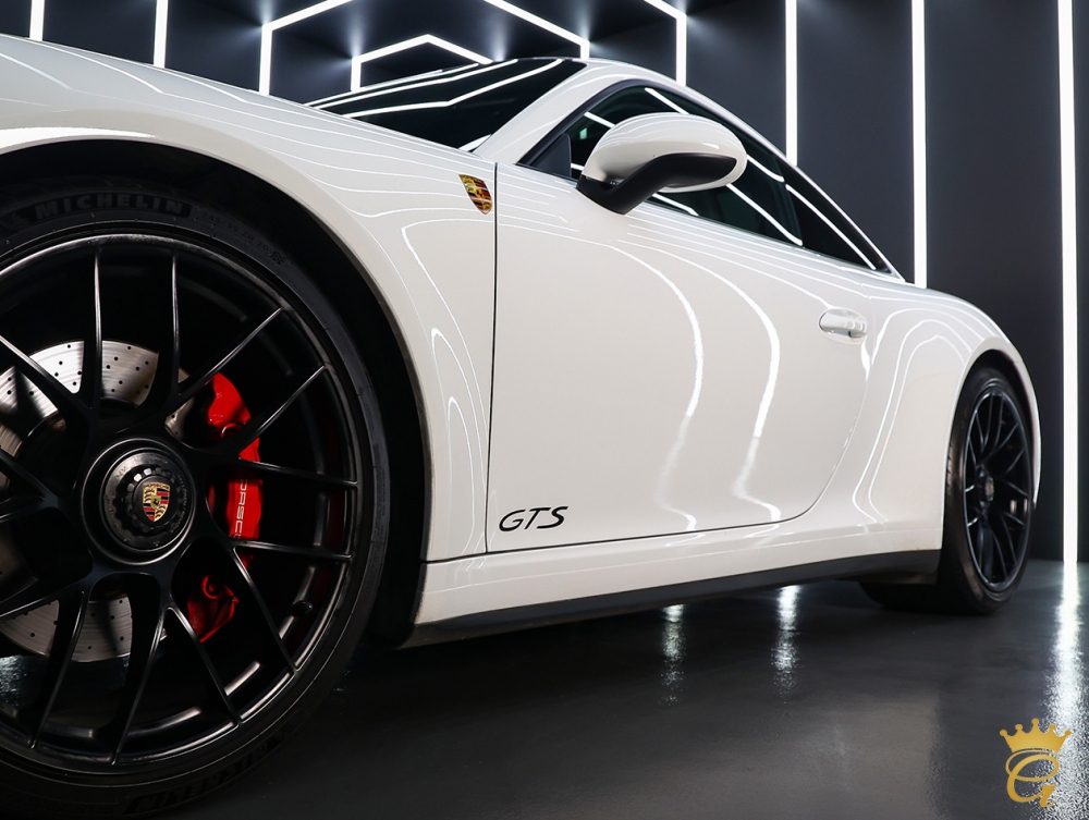 Белый Порше 911 Каррера ГТС 2019 год