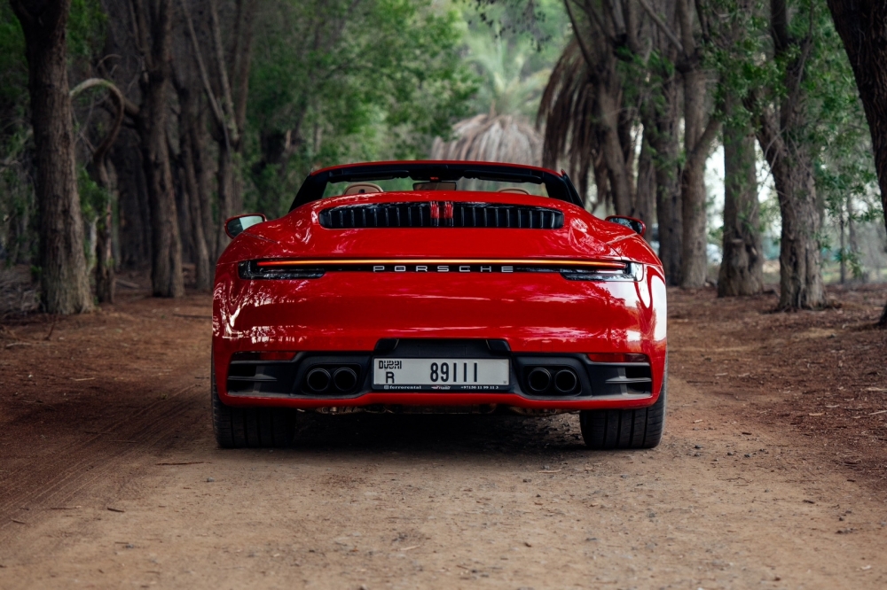 红色的 保时捷 911 卡雷拉 S Spyder 2021