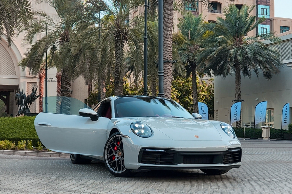 Grijs Porsche 911 Carrera 2021