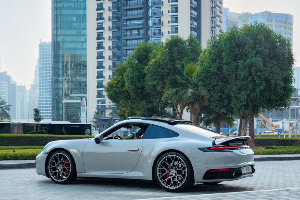 Grigio Porsche 911 Carrara 2021