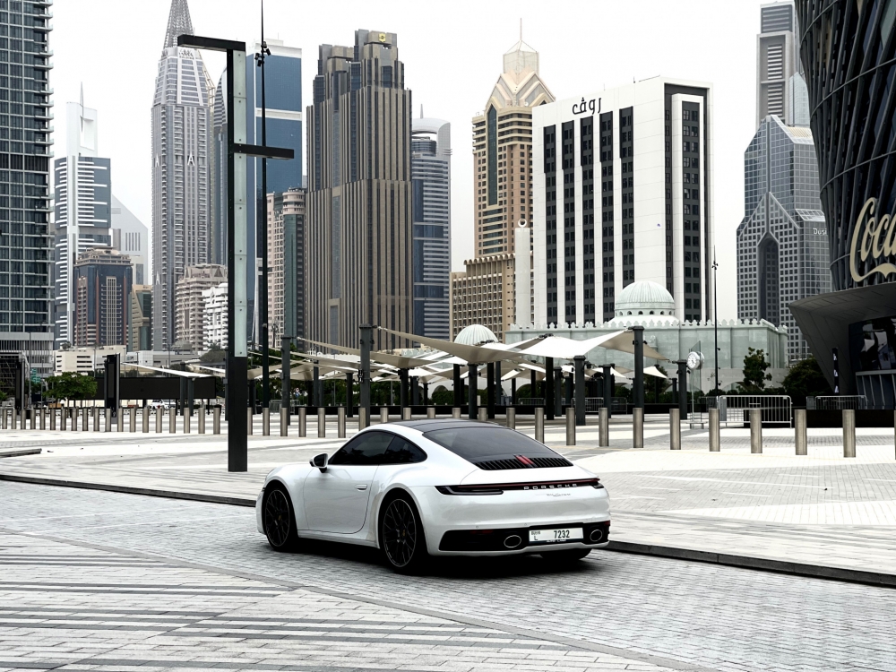 Weiß Porsche 911 Carrera 2021