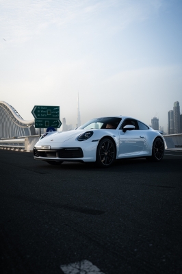 Rent Porsche 911 Carrera 2021
