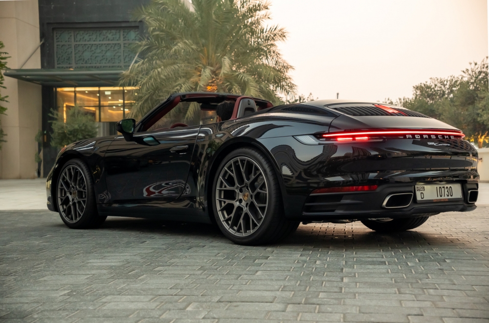 zwart Porsche 911 Carrera Spyder 2023