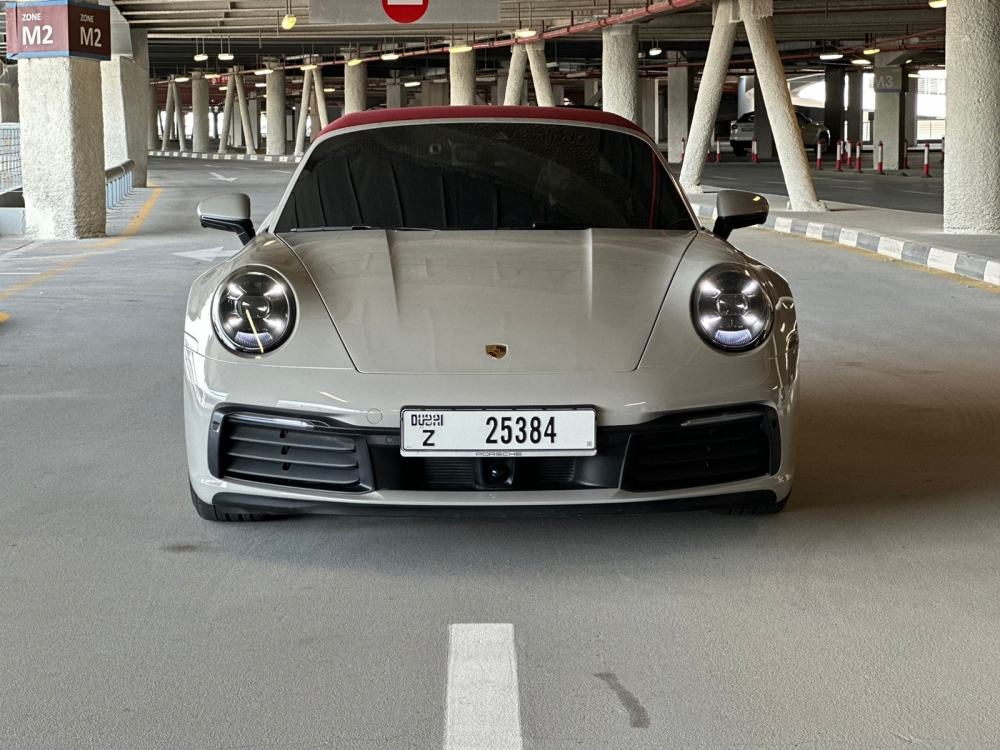 Gebroken wit Porsche 911 Targa 4 GTS Spyder 2022