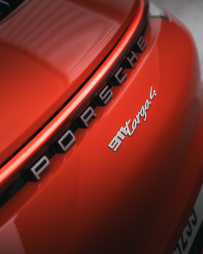 红色的 保时捷 911 Targa 4 GTS Spyder 2024年