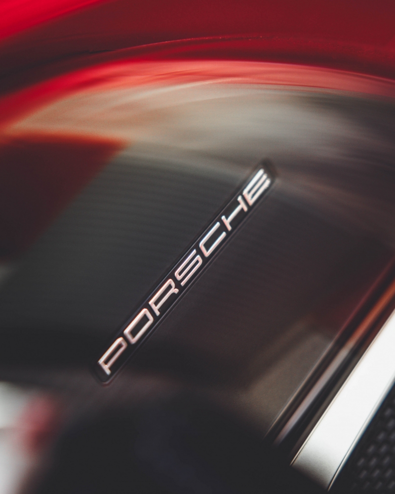 Rot Porsche 911 Targa 4 GTS Spyder 2024