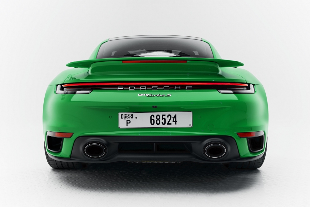 Yeşil Porsche 911 Turbo S 2021