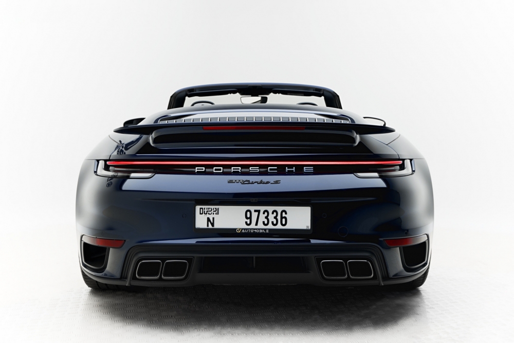 Mavi Porsche 911 Turbo S Casus 2021