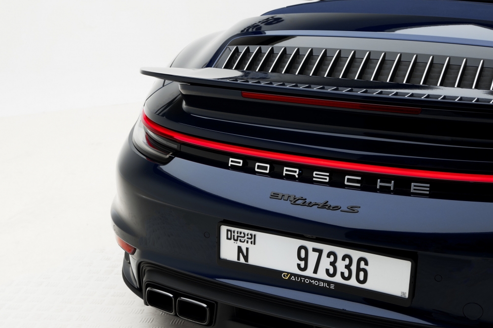 Blu Porsche 911 TurboS Spyder 2021