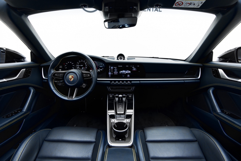 Голубой Порше 911 Турбо С Спайдер 2021 год