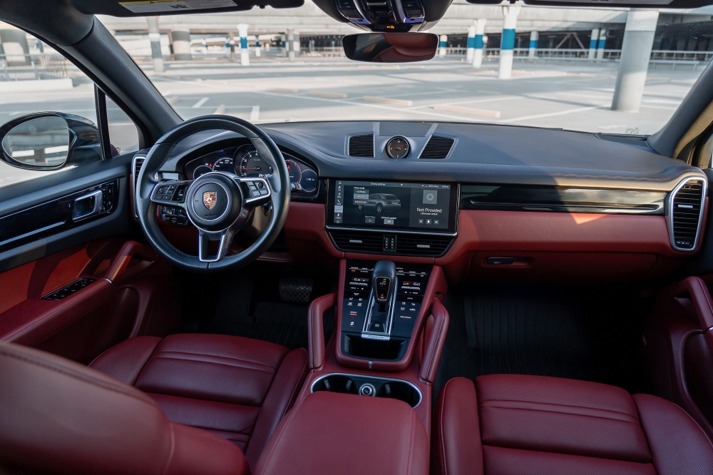 Schwarz Porsche Cayenne 2019