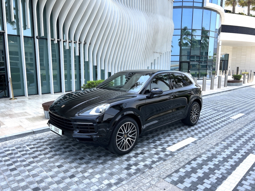 Black Porsche Cayenne 2021
