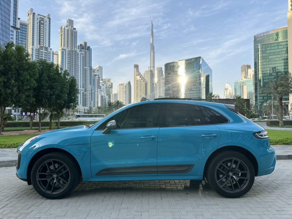 Turquoise Porsche Macan 2022