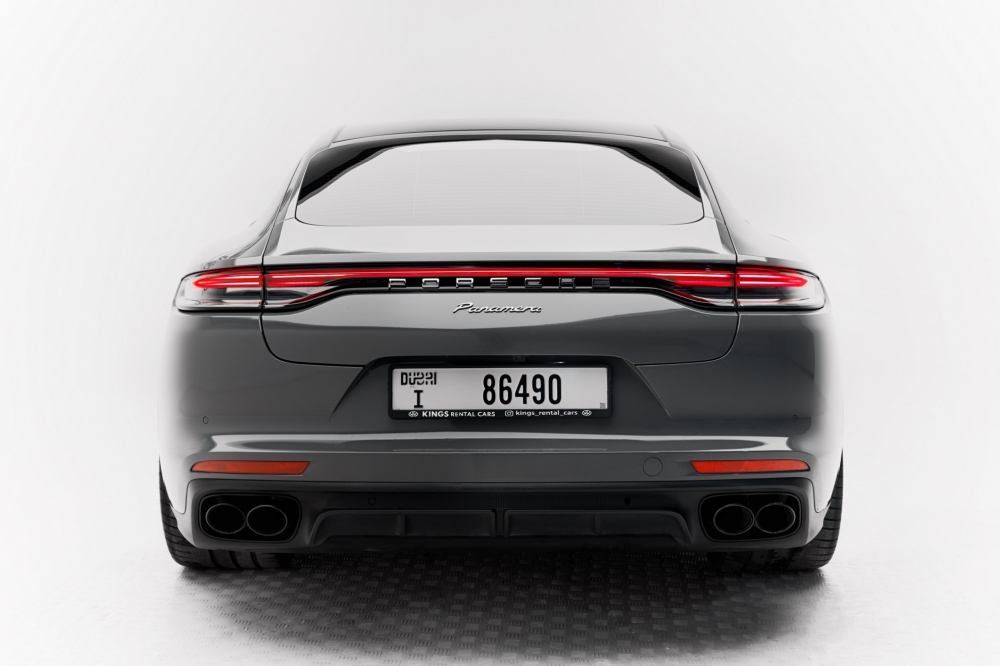 Серый Porsche Panamera 2021