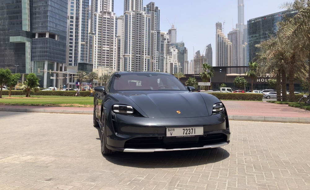 Kira Porsche Taycan 4 Cross Turismo 2022 içinde Dubai