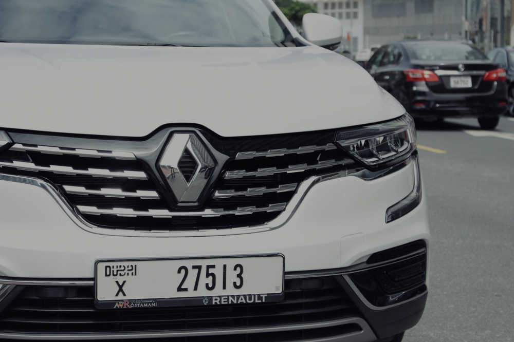 Beyaz kapalı Renault Koleos 2023