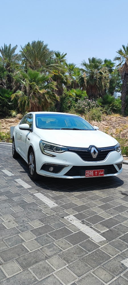 White Renault Megane 2019