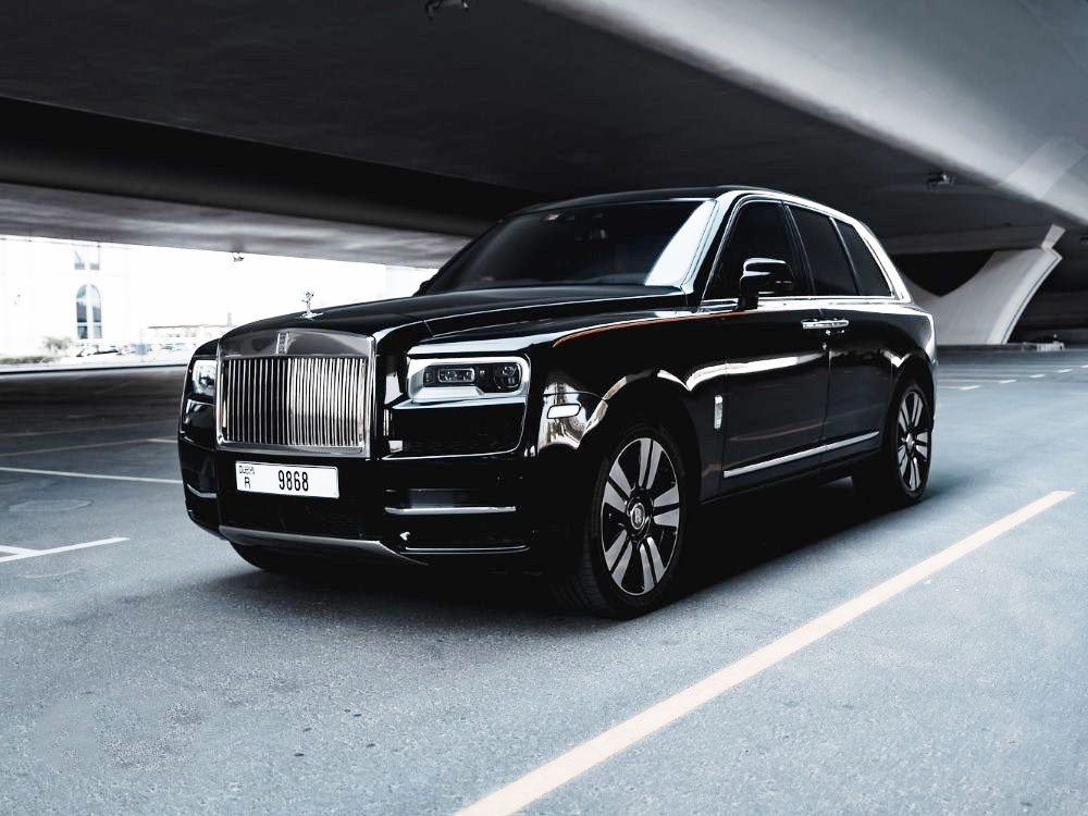 Siyah Rolls Royce Cullinan 2020