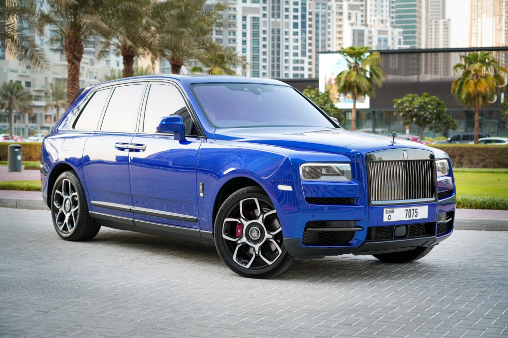 Blue Rolls Royce Cullinan Black Badge 2022