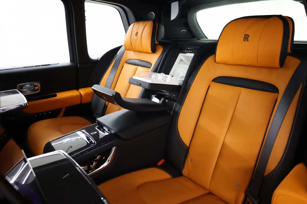 Nero Rolls Royce Distintivo nero Cullinan 2023