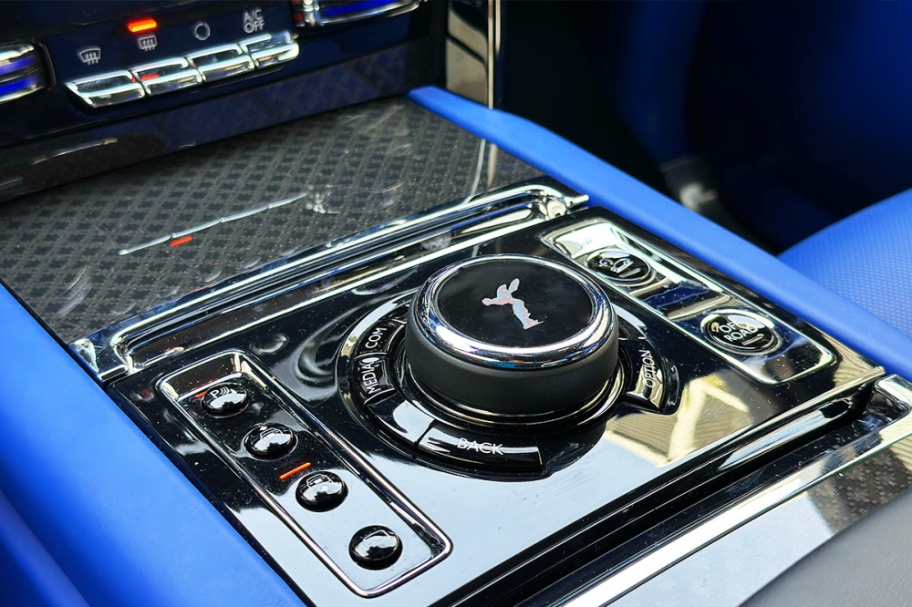 Schwarz Rolls Royce Schwarzes Cullinan-Abzeichen 2023