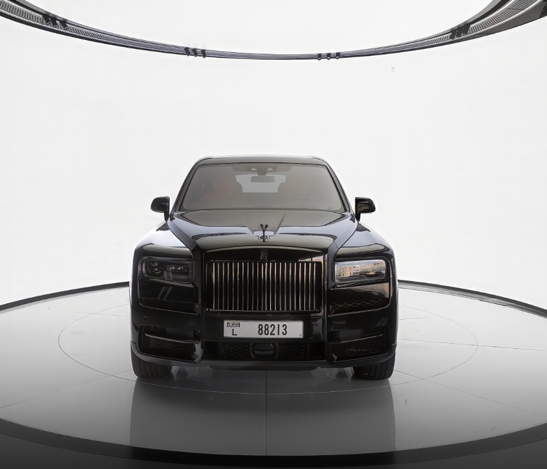 Schwarz Rolls Royce Schwarzes Cullinan-Abzeichen 2024