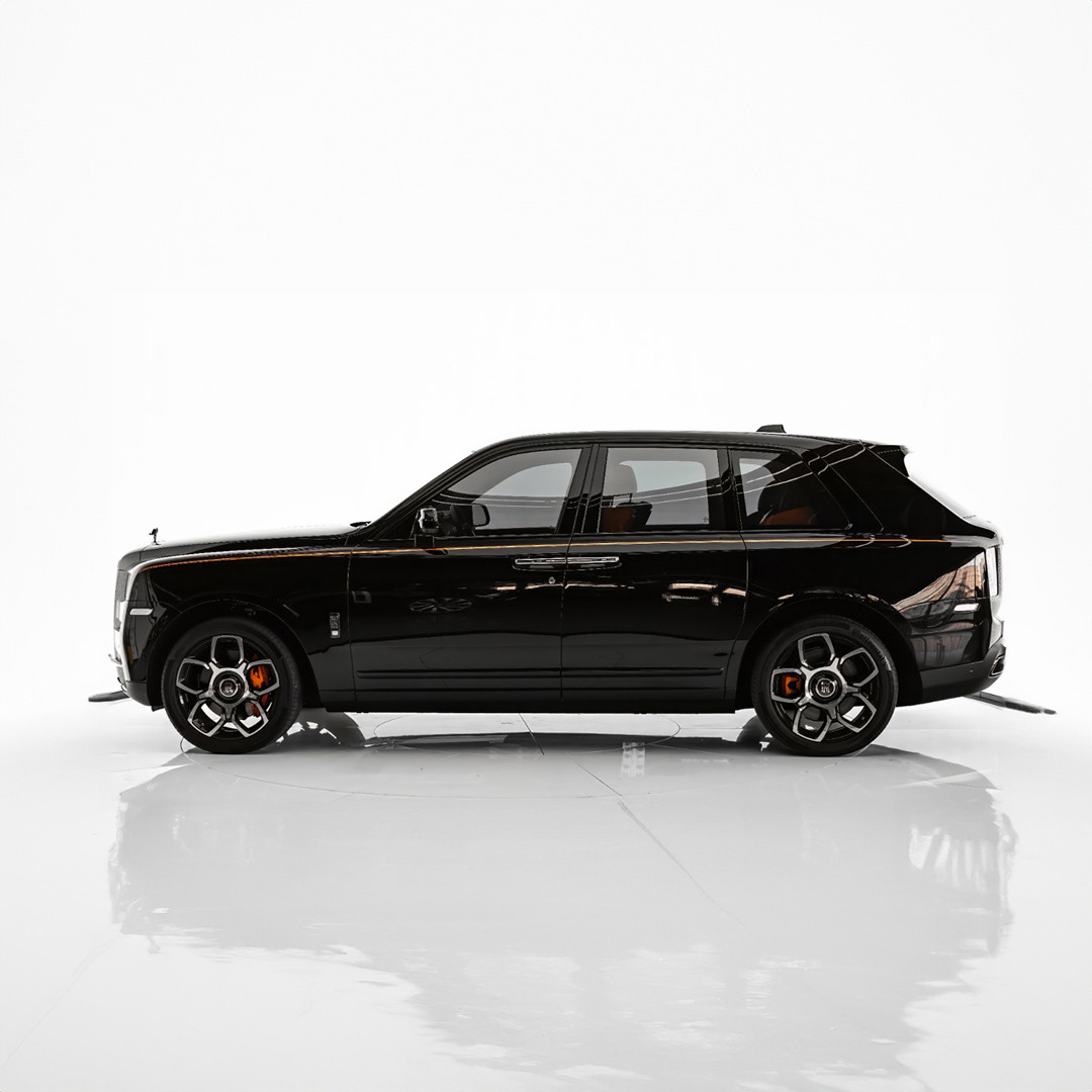 Black Rolls Royce Cullinan Black Badge 2024