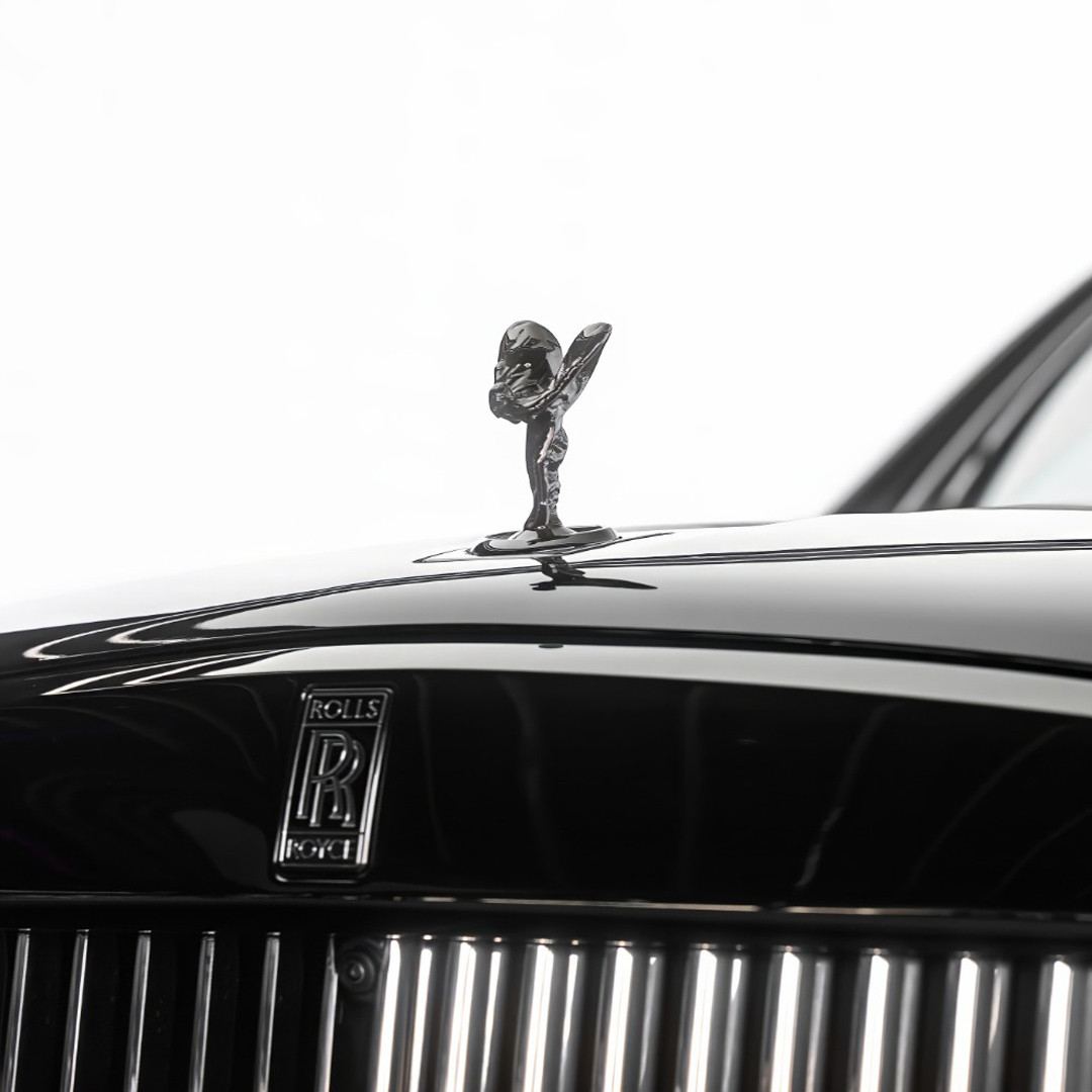 Nero Rolls Royce Distintivo nero Cullinan 2024