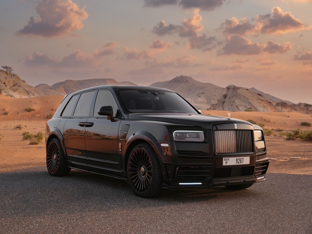 Negro Rolls Royce Cullinan Mansory 2019