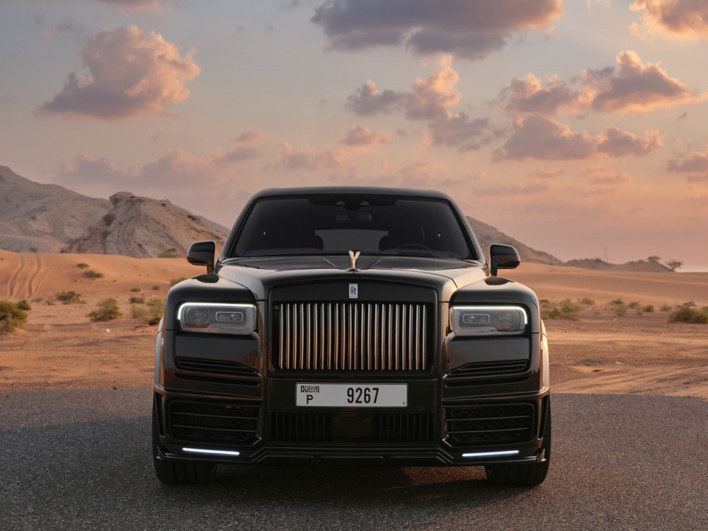 Schwarz Rolls Royce Cullinan Mansory 2019