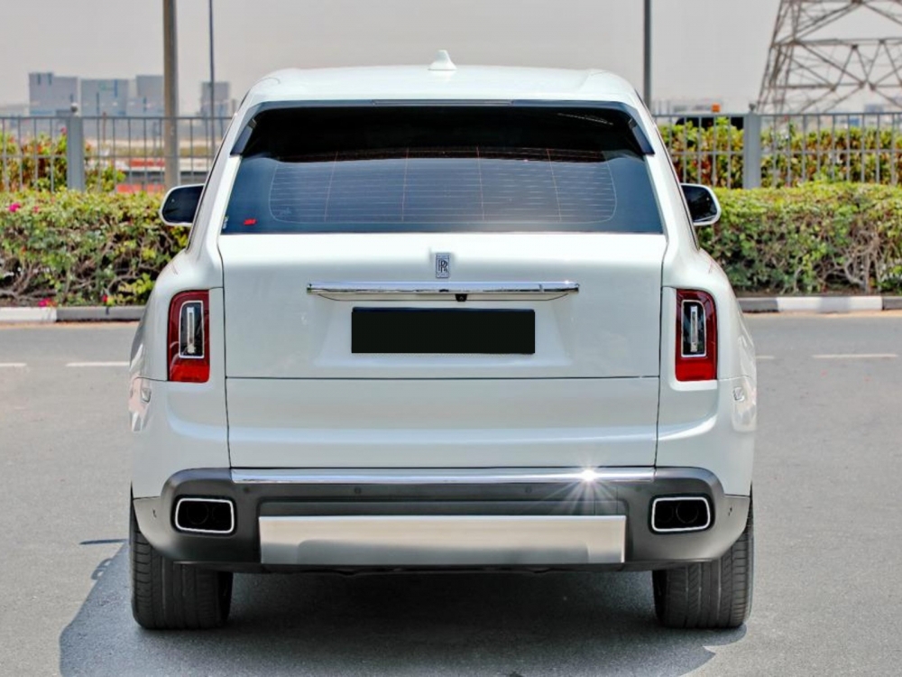 White Rolls Royce Cullinan 2020