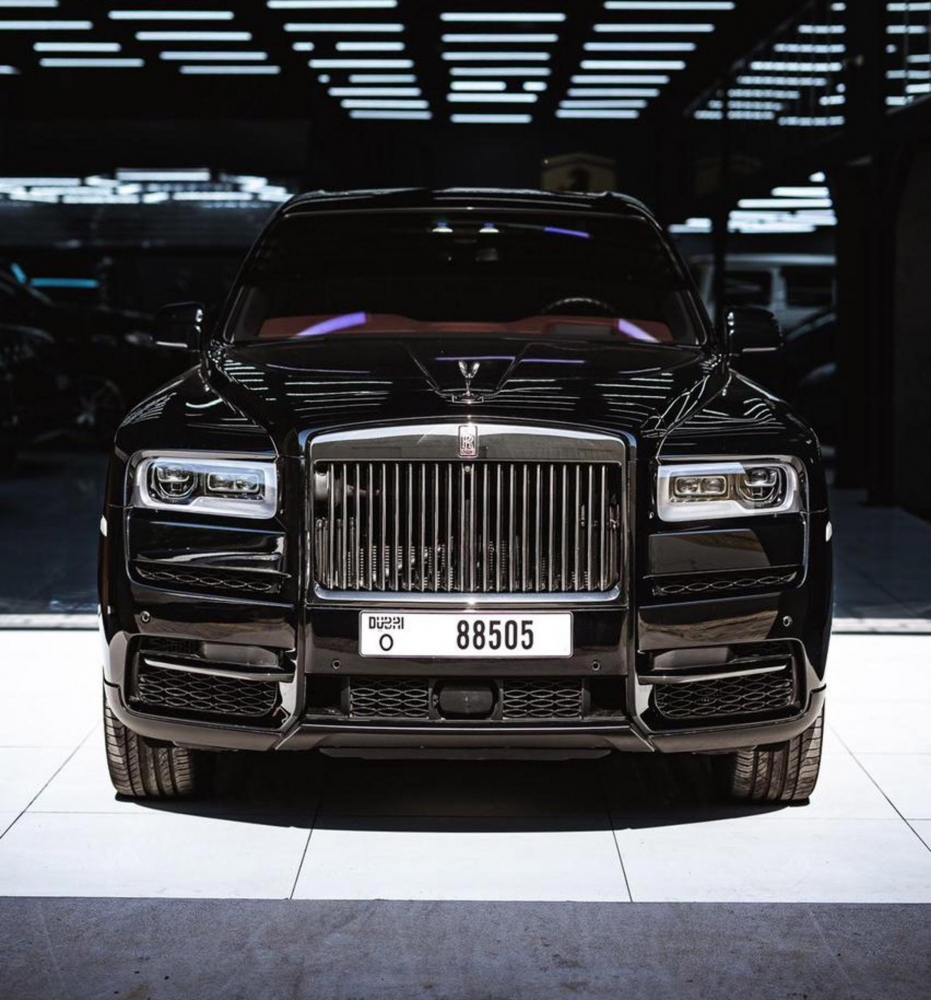 Siyah Rolls Royce Cullinan 2021