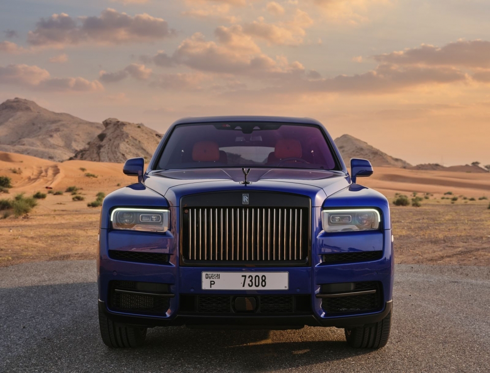 Blau Rolls Royce Schwarzes Cullinan-Abzeichen 2022
