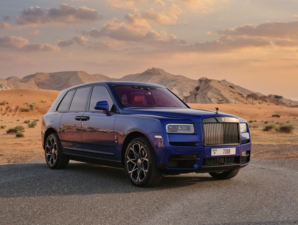 Blau Rolls Royce Cullinan 2022
