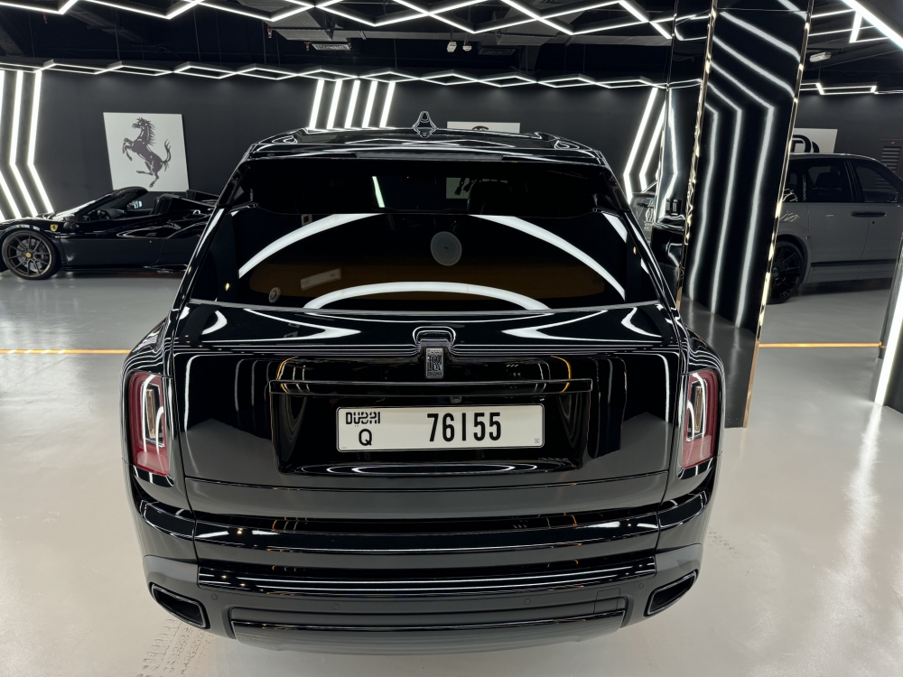 Siyah Rolls Royce Cullinan 2022