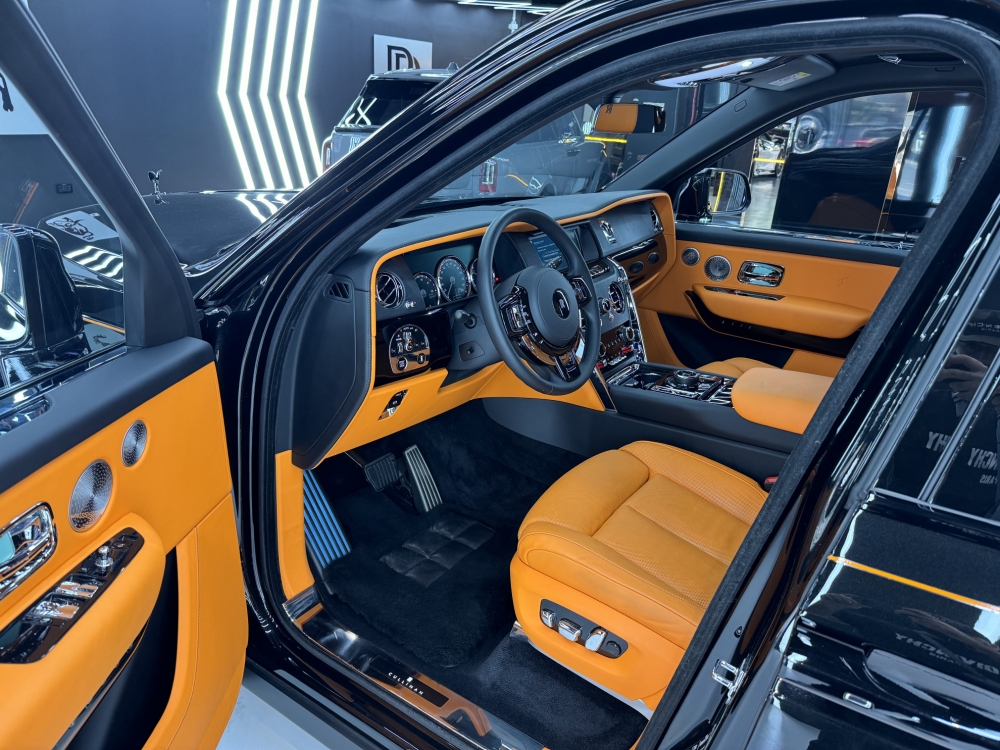 Siyah Rolls Royce Cullinan 2022