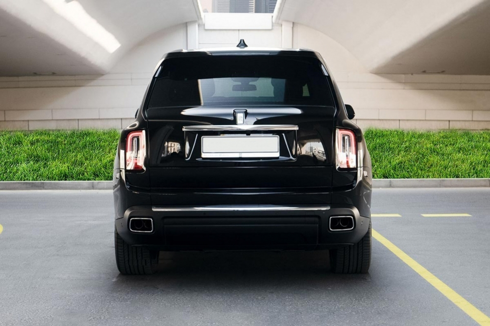 zwart Rolls Royce Cullinan 2022