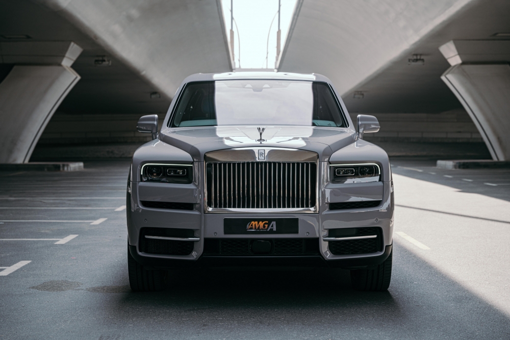grise Rolls Royce Cullinan 2024
