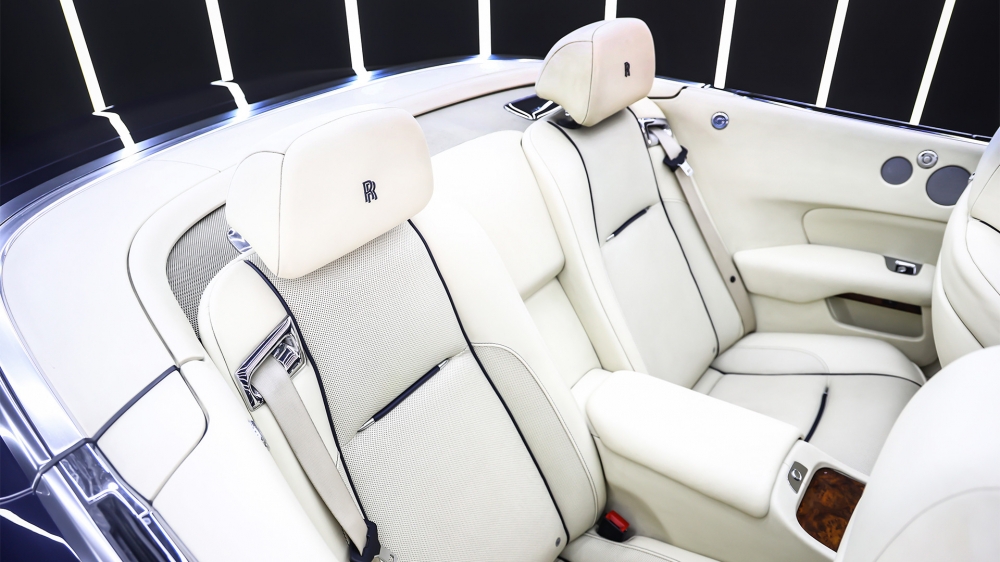 Blu Rolls Royce Alba 2020