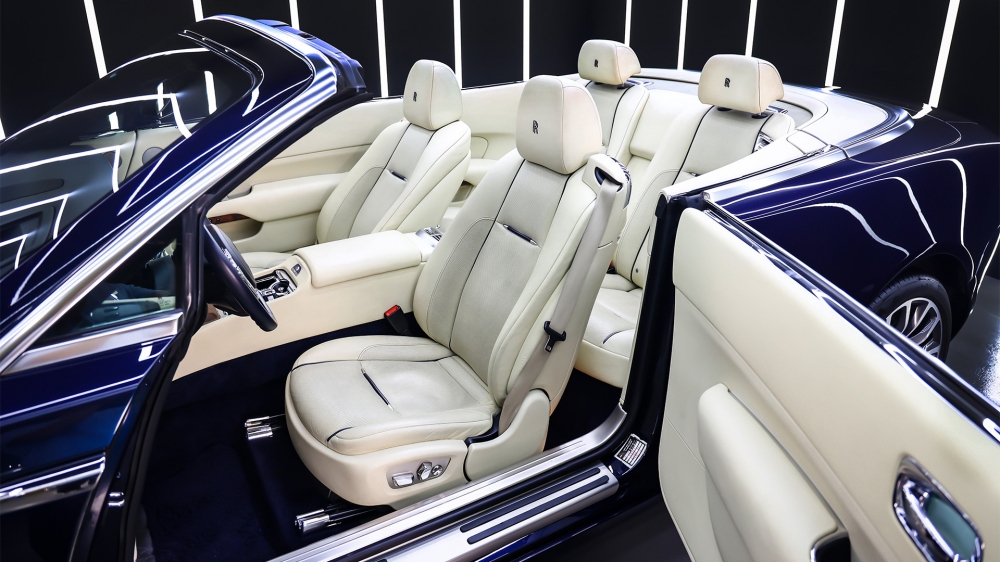 Blau Rolls Royce Dämmerung 2020