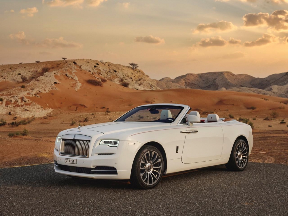 White Rolls Royce Dawn 2021