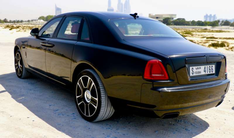 Negro Rolls Royce Serie fantasma II 2017