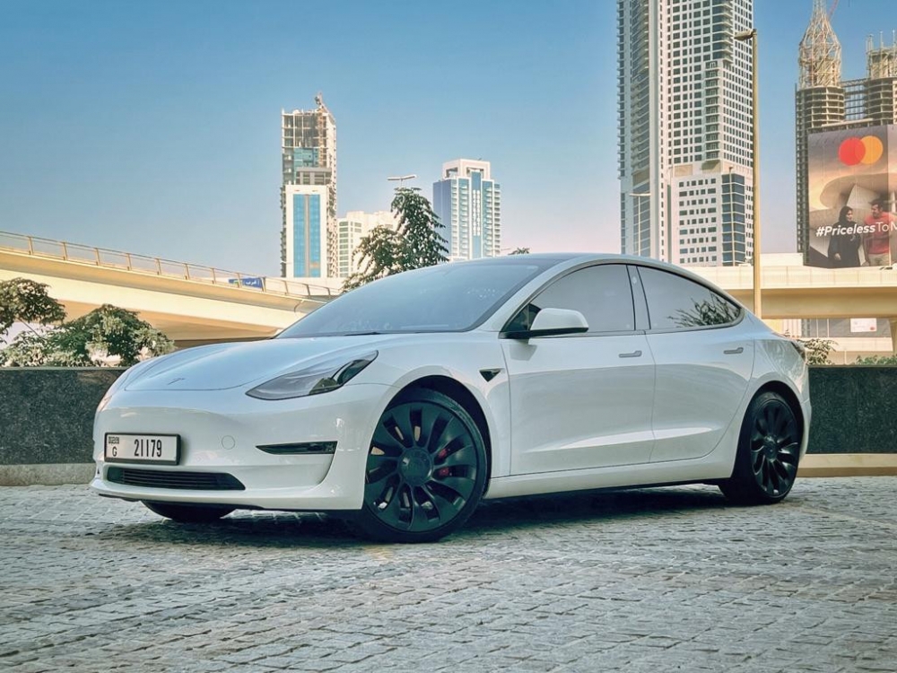 Blanco Tesla Rendimiento del modelo 3 2022