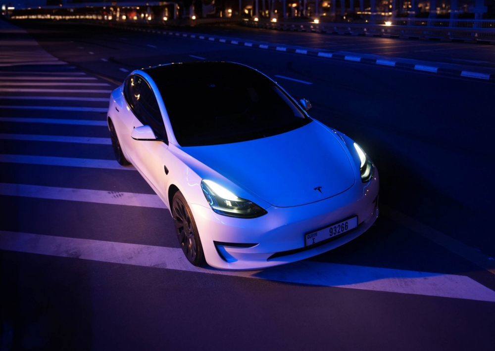 Blanco Tesla Rendimiento del modelo 3 2023